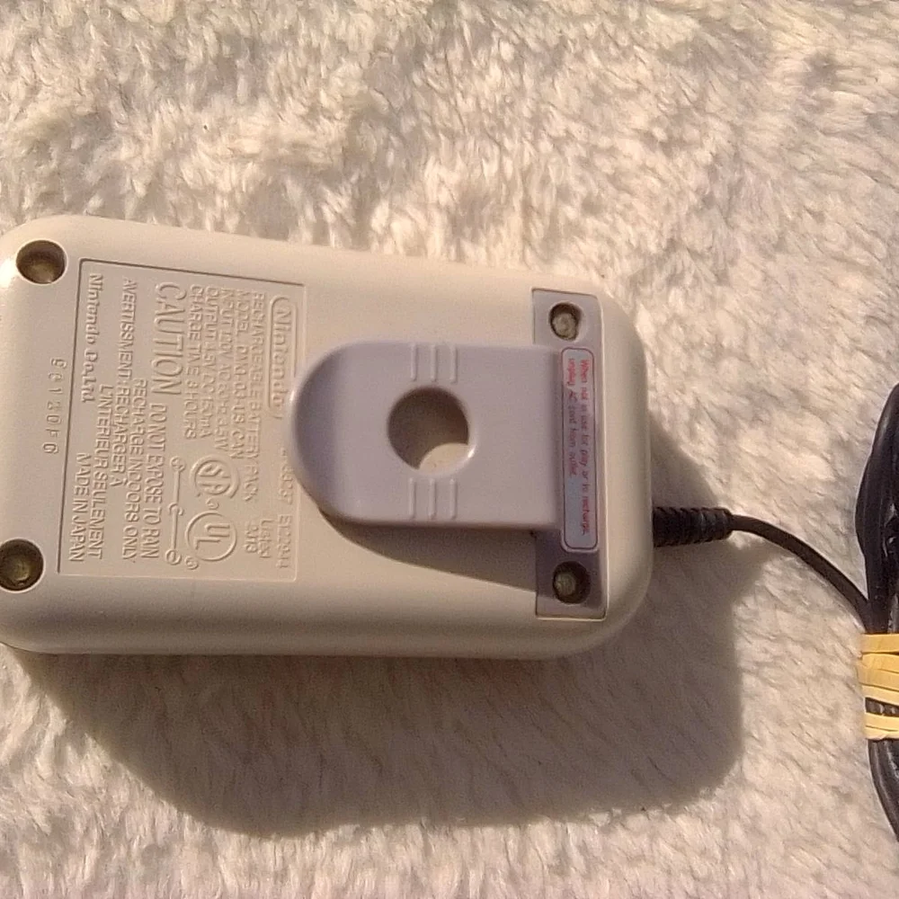 Nintendo Game Boy Charger in White